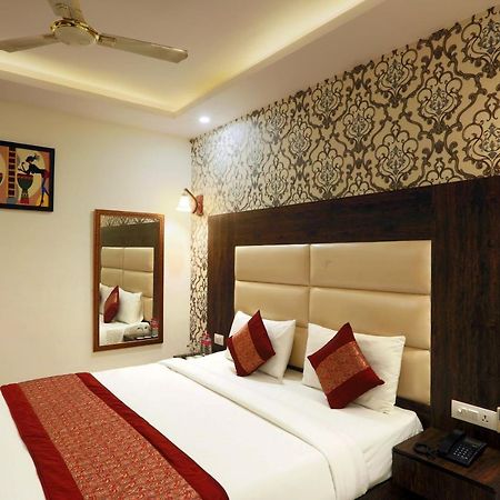 Hotel Qualia Suites At Delhi Airport 新德里 外观 照片