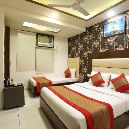Hotel Qualia Suites At Delhi Airport 新德里 外观 照片