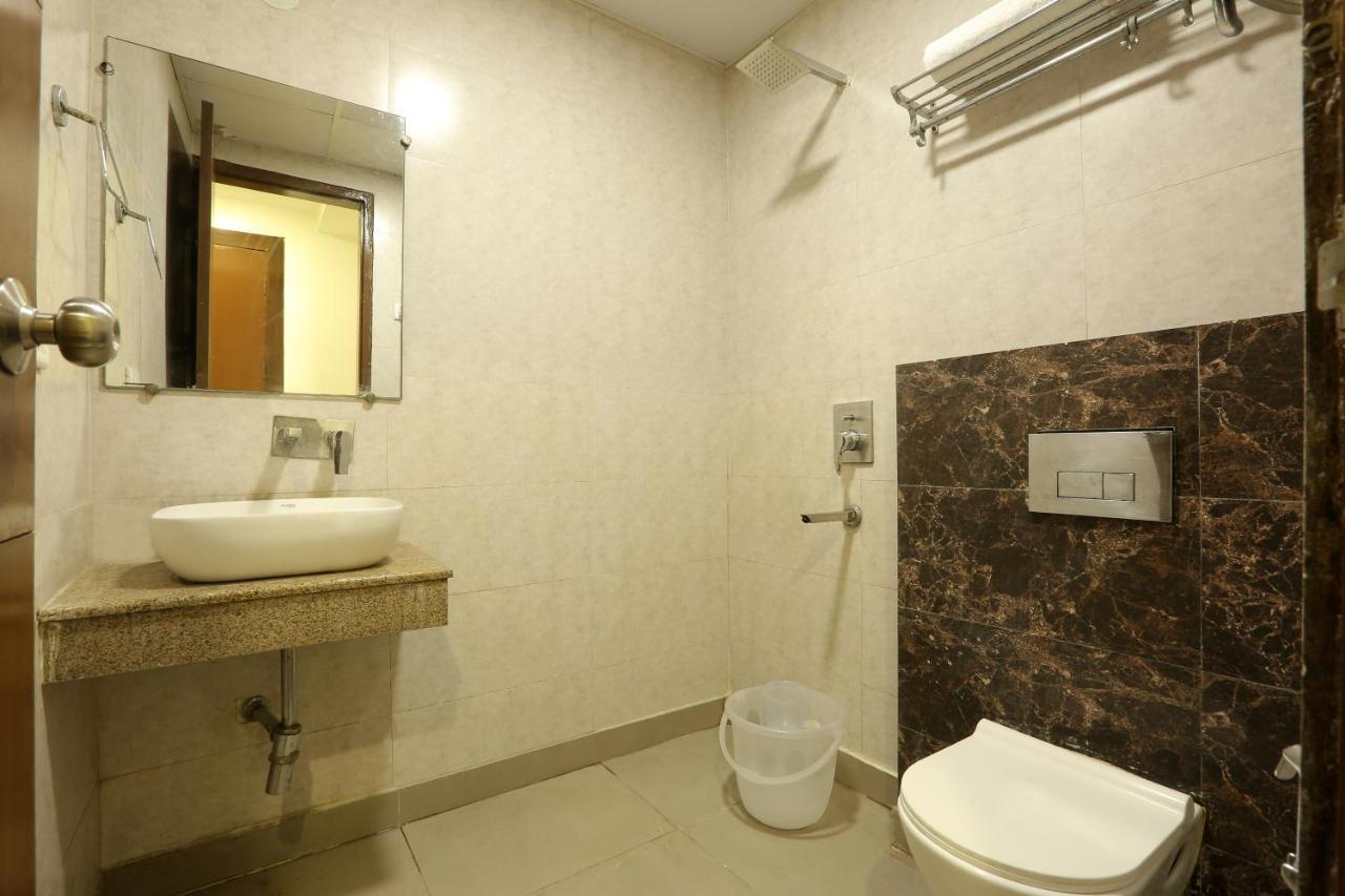 Hotel Qualia Suites At Delhi Airport 新德里 外观 照片