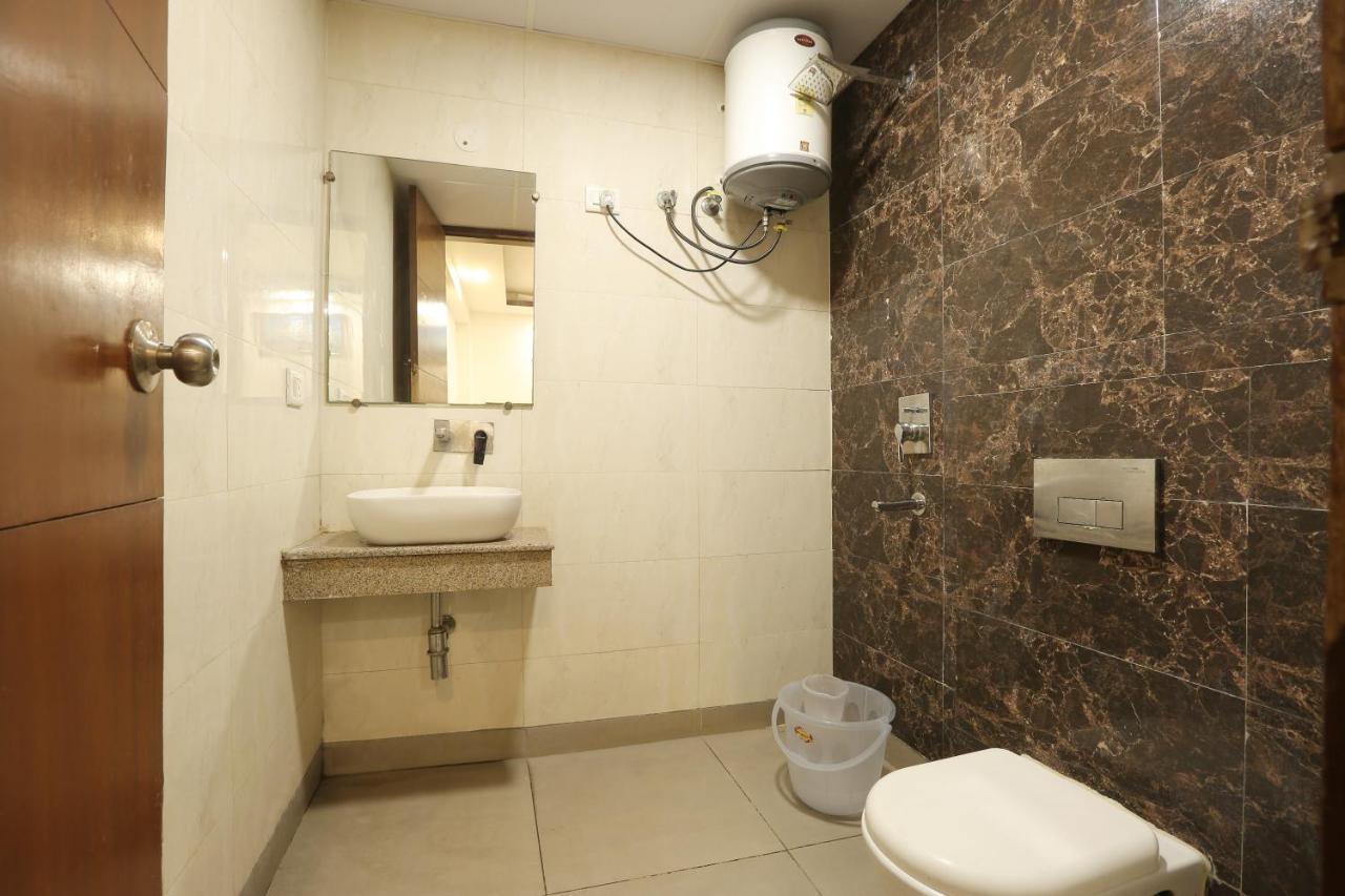 Hotel Qualia Suites At Delhi Airport 新德里 外观 照片
