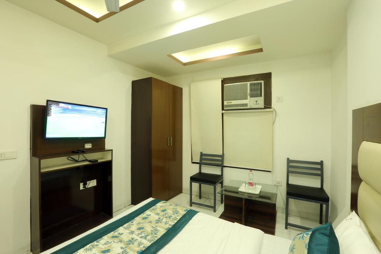Hotel Qualia Suites At Delhi Airport 新德里 外观 照片