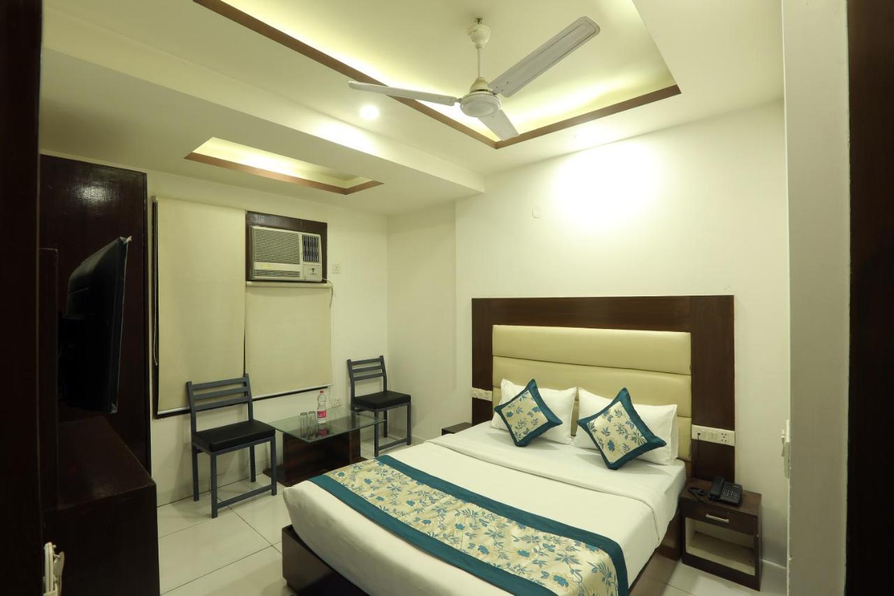 Hotel Qualia Suites At Delhi Airport 新德里 外观 照片