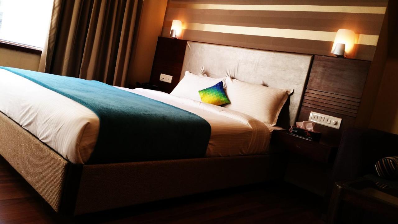 Hotel Qualia Suites At Delhi Airport 新德里 外观 照片
