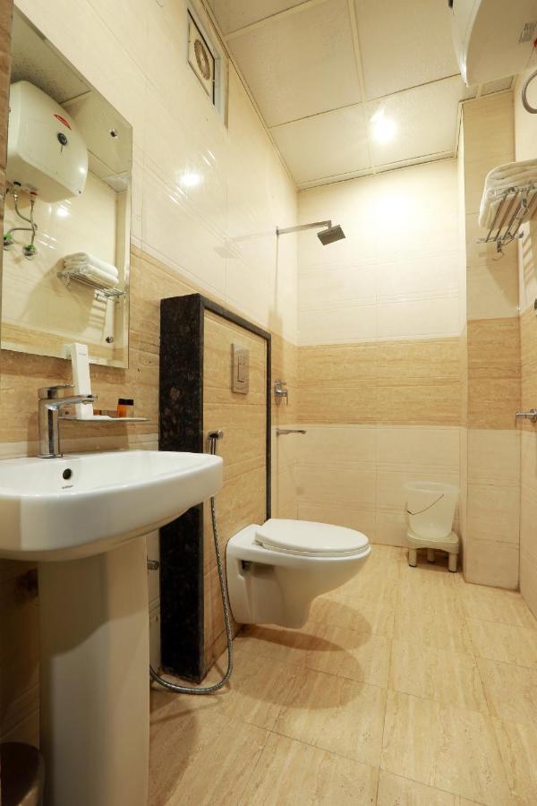 Hotel Qualia Suites At Delhi Airport 新德里 外观 照片
