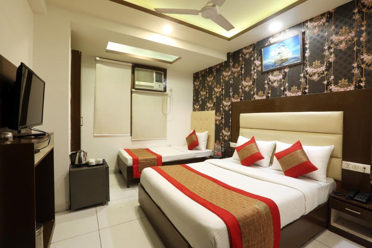 Hotel Qualia Suites At Delhi Airport 新德里 外观 照片