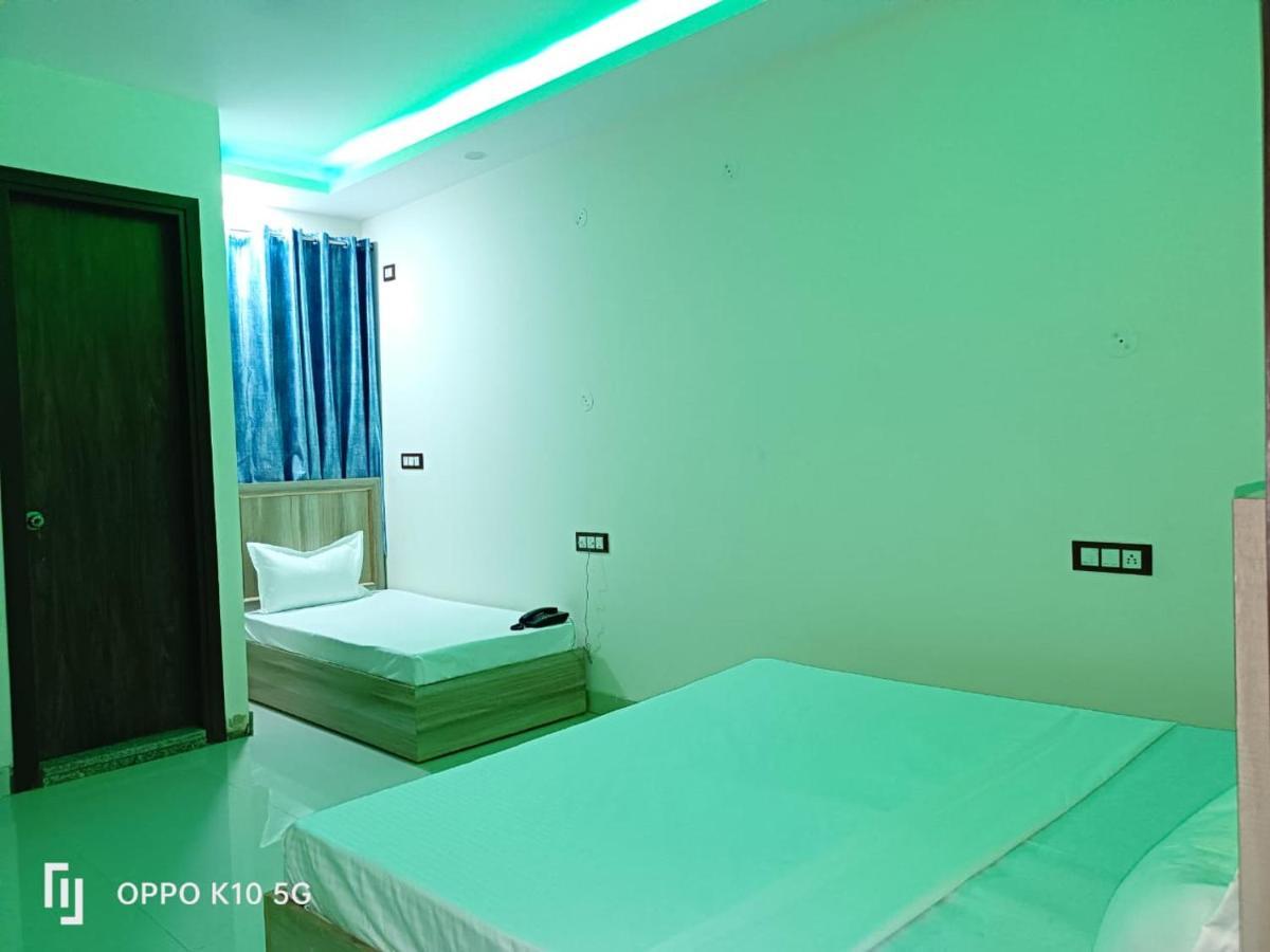 Hotel Qualia Suites At Delhi Airport 新德里 外观 照片