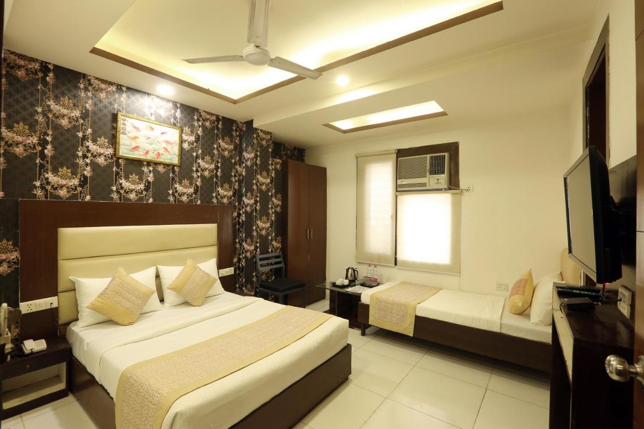 Hotel Qualia Suites At Delhi Airport 新德里 外观 照片